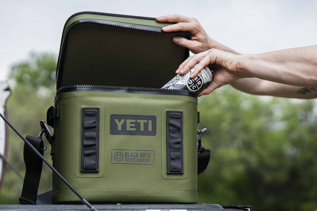 ジレ　ファー　スエード　リバーシブル　エコフォックス　ICB BRCC x YETI Company Logo Hopper Flip 12 Soft Cooler – Black Rifle